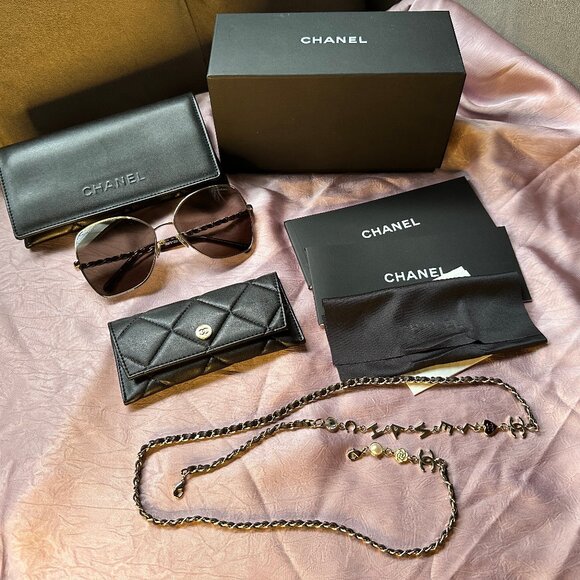 Chanel Butterfly Sunglasses with pearl leather chain - Picture 3 of 15